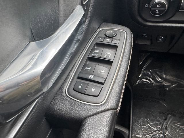 2022 RAM 1500 Laramie Crew Cab 4x4 5'7" Box