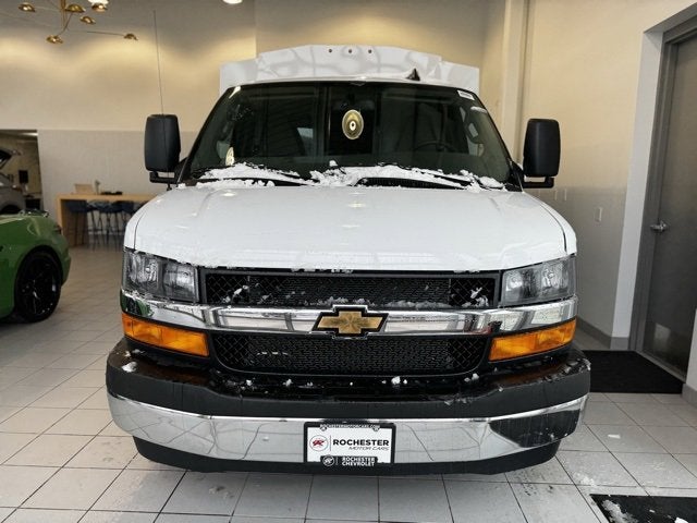 2026 Chevrolet Express Cutaway 3500 1WT