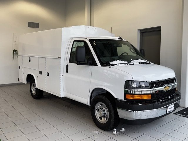 2026 Chevrolet Express Cutaway 3500 1WT