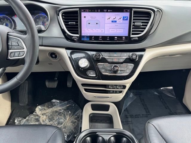 Used 2022 Chrysler Pacifica Touring L with VIN 2C4RC1BG8NR198760 for sale in Rochester, Minnesota