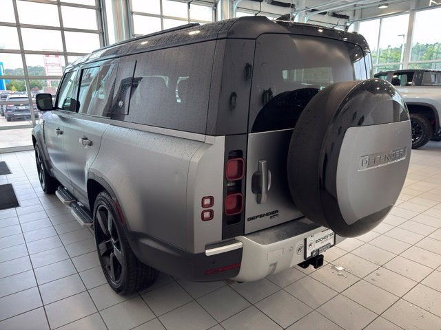 2023 Land Rover Defender 130 SE