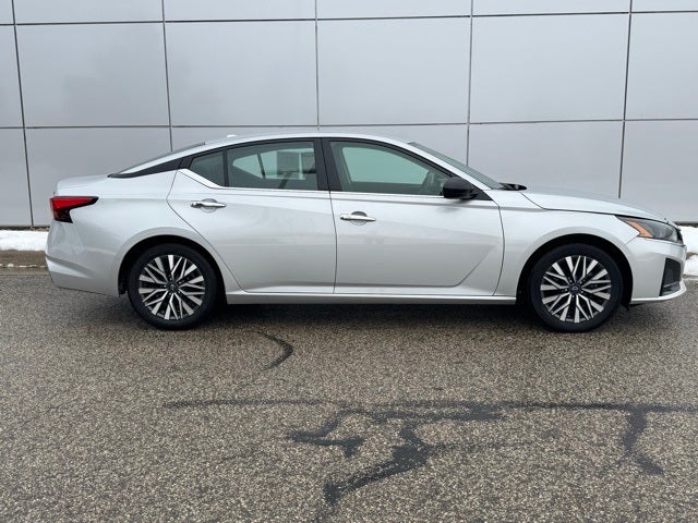 2024 Nissan Altima 2.5 SV FWD