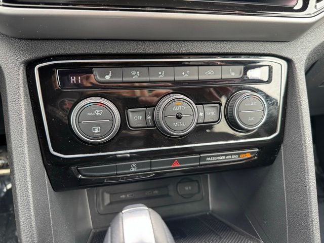 2022 Volkswagen Atlas Cross Sport 2.0T SEL R-Line AWD