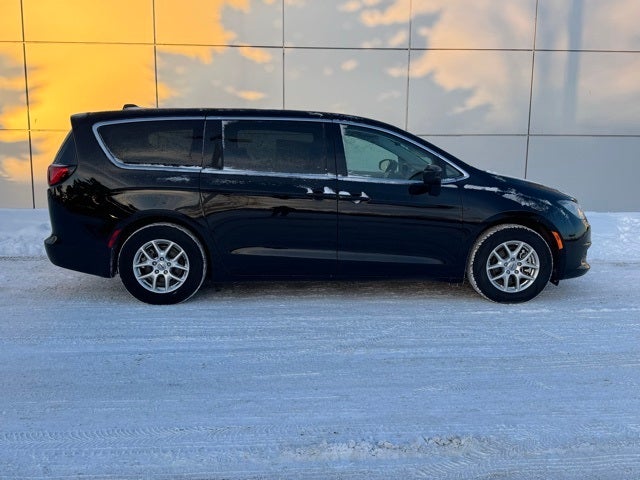 2024 Chrysler Voyager LX FWD
