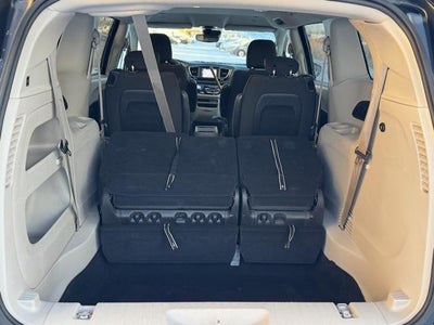 2024 Chrysler Voyager LX FWD