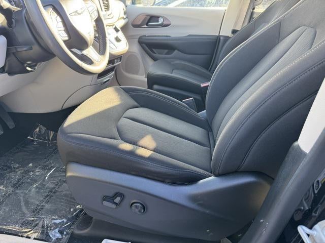 2024 Chrysler Voyager LX FWD