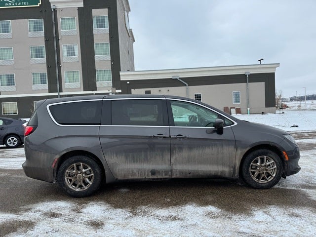 2023 Chrysler Voyager LX FWD