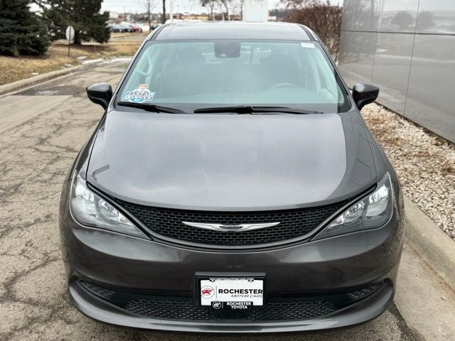 2023 Chrysler Voyager LX FWD