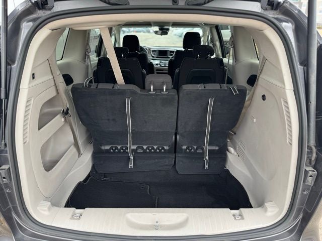 2023 Chrysler Voyager LX FWD