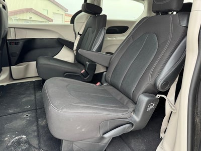 2023 Chrysler Voyager LX FWD