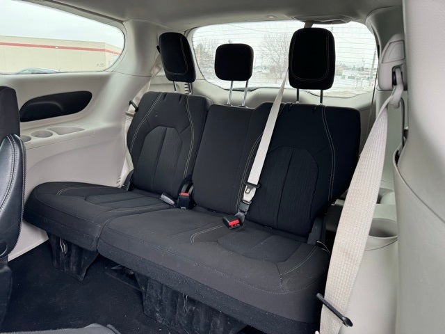 2023 Chrysler Voyager LX FWD