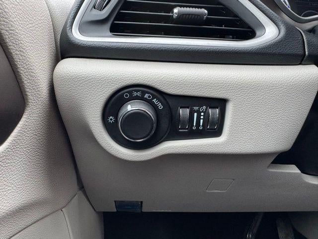 2023 Chrysler Voyager LX FWD