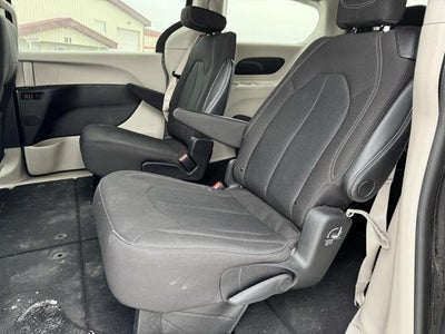 2023 Chrysler Voyager LX FWD