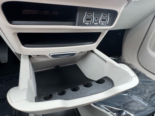 2023 Chrysler Voyager LX FWD