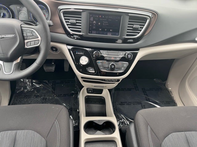 2023 Chrysler Voyager LX FWD