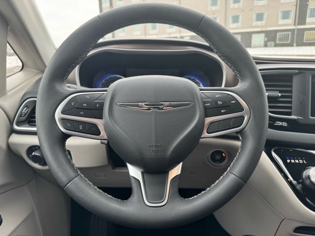 2023 Chrysler Voyager LX FWD