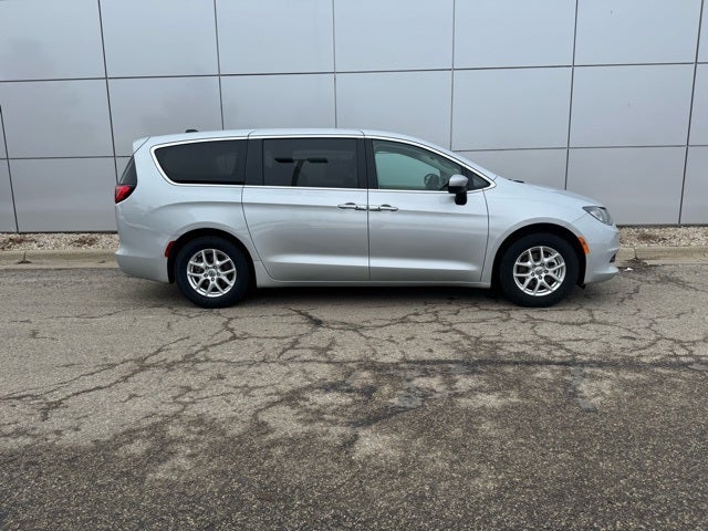 2023 Chrysler Voyager LX FWD