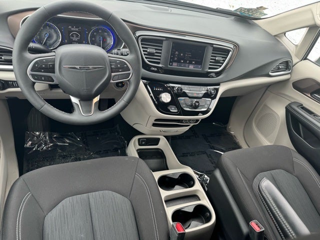 2023 Chrysler Voyager LX FWD