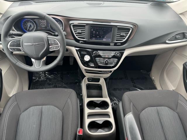 2023 Chrysler Voyager LX FWD