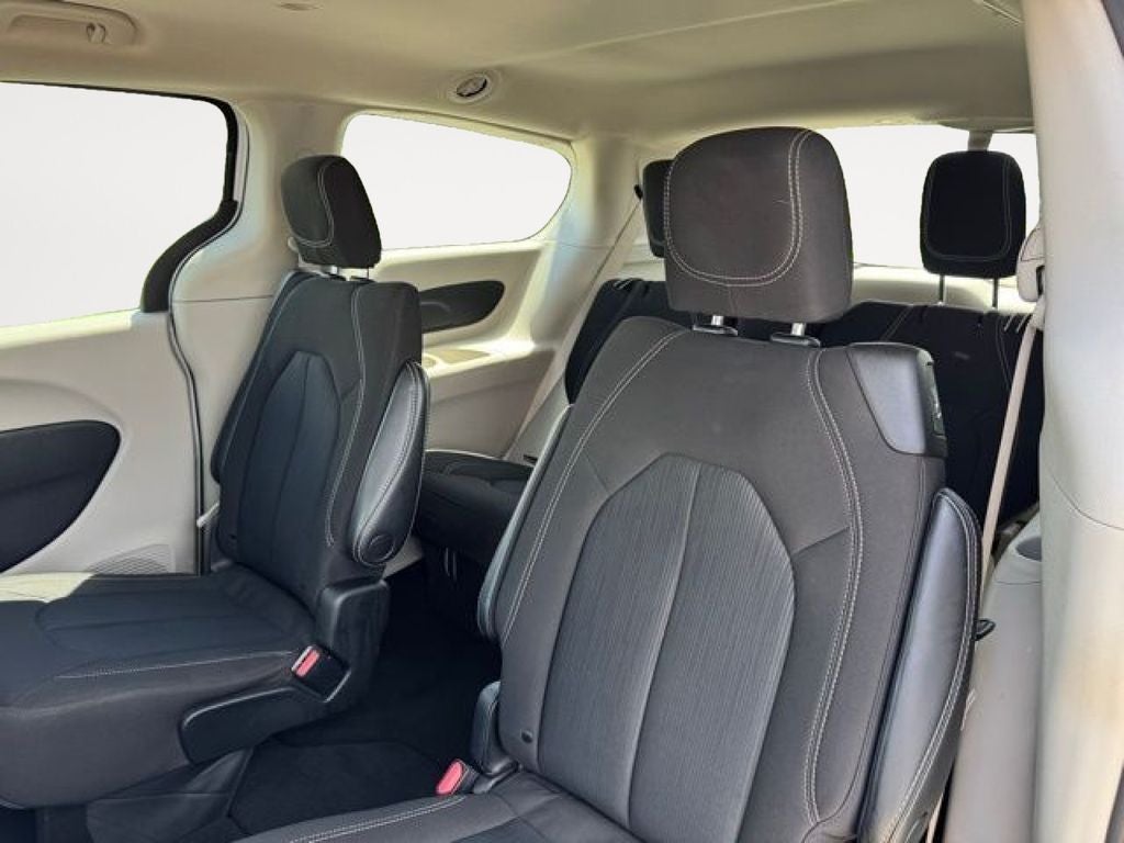 2023 Chrysler Voyager LX FWD
