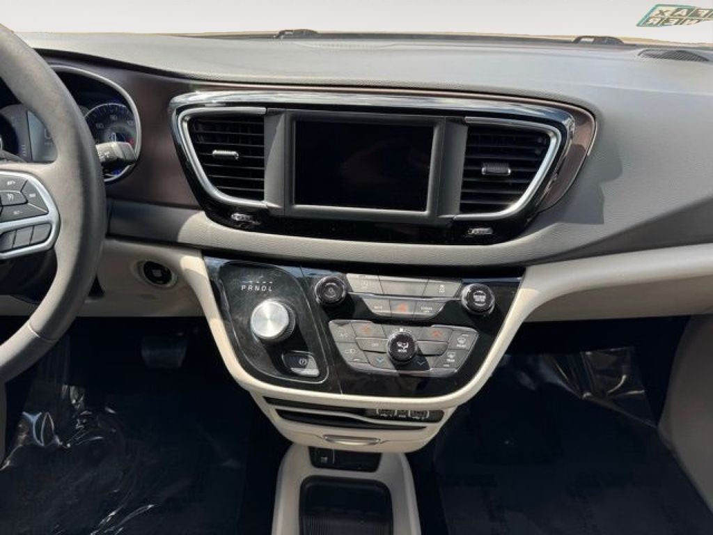 2023 Chrysler Voyager LX FWD