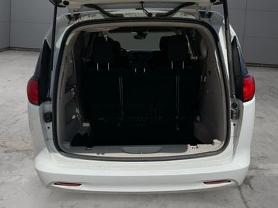 2023 Chrysler Voyager LX FWD