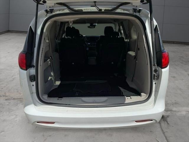 2023 Chrysler Voyager LX FWD