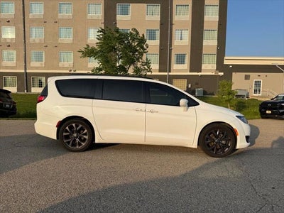 2018 Chrysler Pacifica Touring L Plus FWD