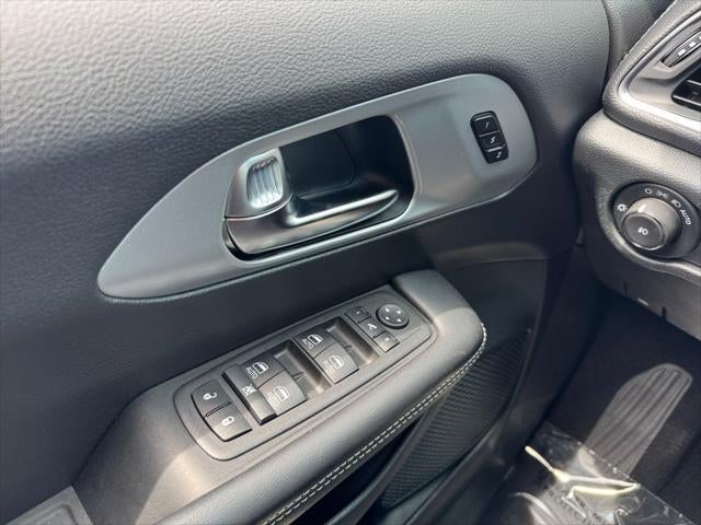 2025 Chrysler Pacifica Limited FWD