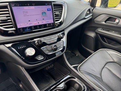 2025 Chrysler Pacifica Limited FWD