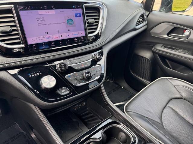 2025 Chrysler Pacifica Limited FWD