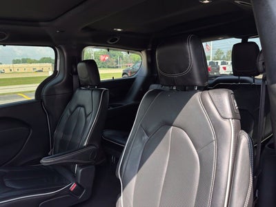 2025 Chrysler Pacifica Limited FWD