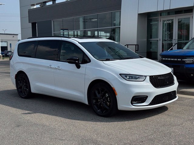 2025 Chrysler Pacifica Limited FWD