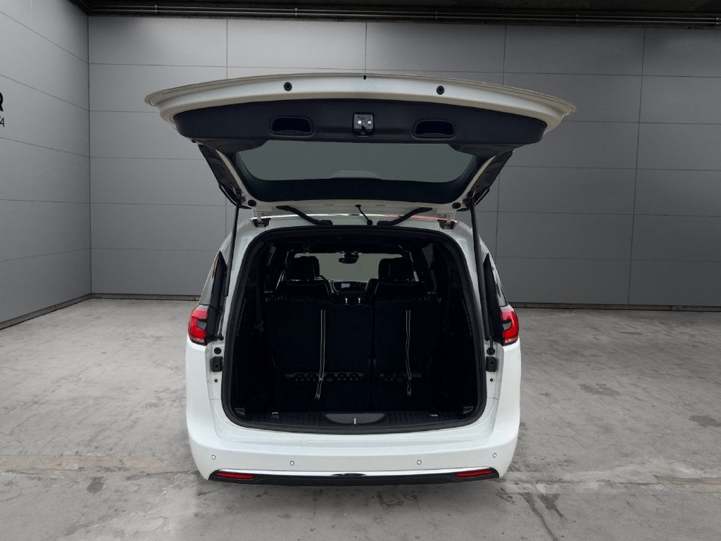 2026 Chrysler Pacifica Limited FWD