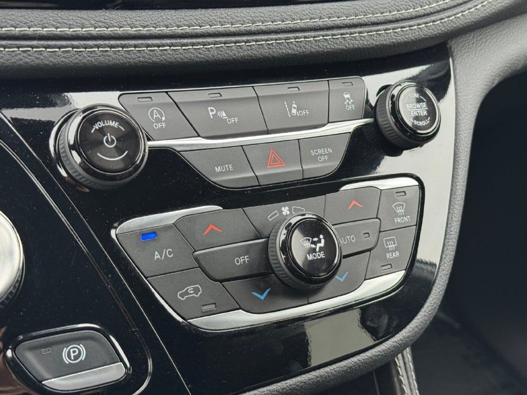 2026 Chrysler Pacifica Limited FWD