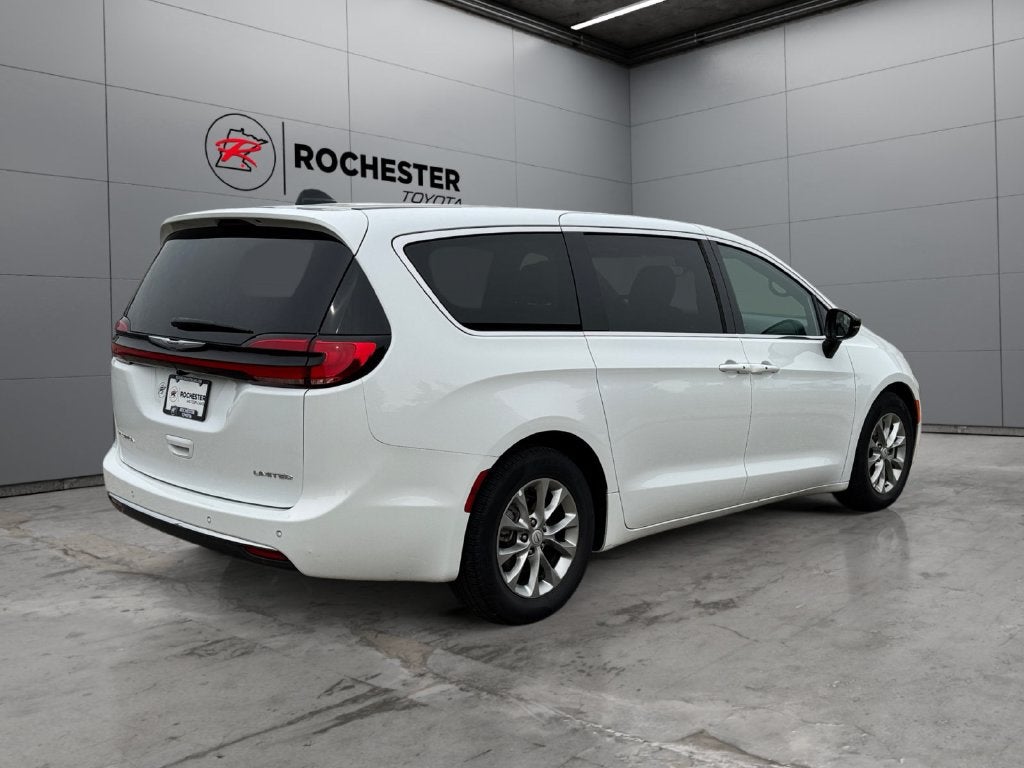 2026 Chrysler Pacifica Limited FWD
