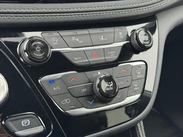 2026 Chrysler Pacifica Limited FWD