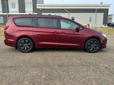 2020 Chrysler Pacifica Hybrid Limited FWD