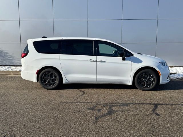 2024 Chrysler Pacifica Hybrid Select FWD