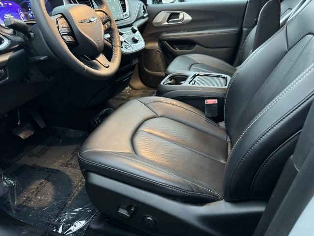 2024 Chrysler Pacifica Hybrid Select FWD