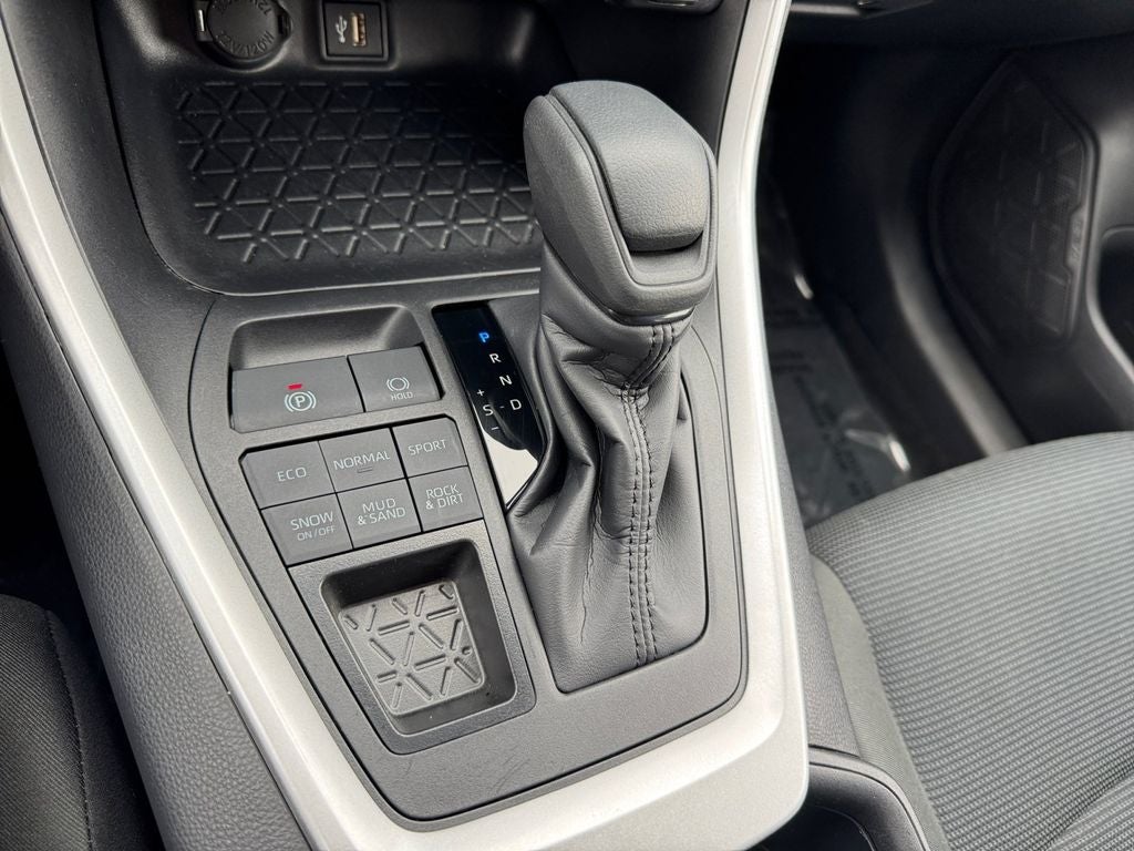 2025 Toyota RAV4 LE AWD