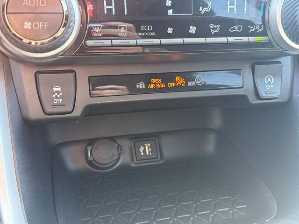 2025 Toyota RAV4 XLE AWD