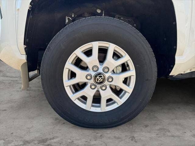 2025 Toyota Tacoma SR5 4WD
