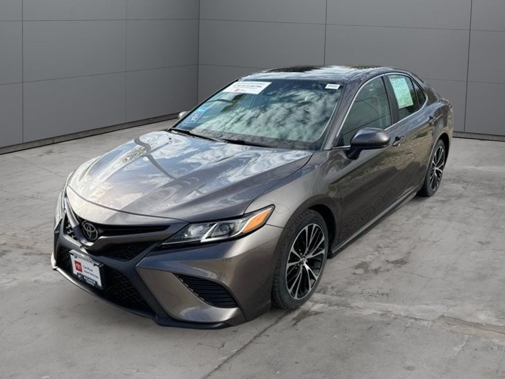2018 Toyota Camry SE FWD