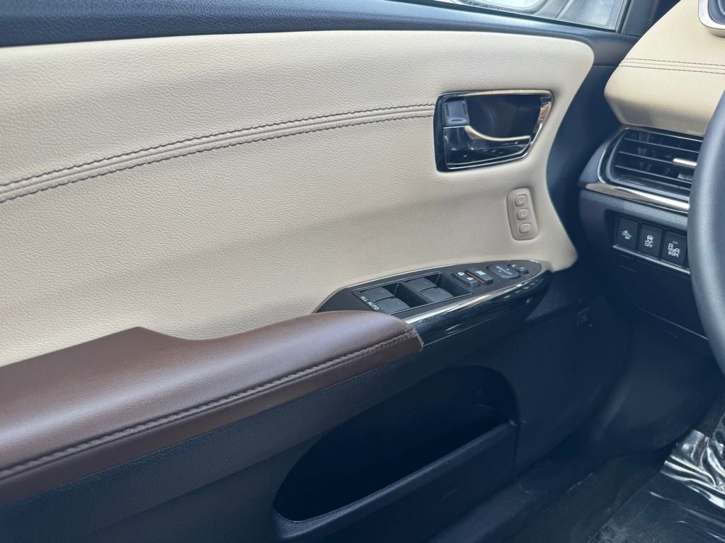 2018 Toyota Avalon Hybrid Limited FWD