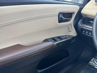 2018 Toyota Avalon Hybrid Limited FWD