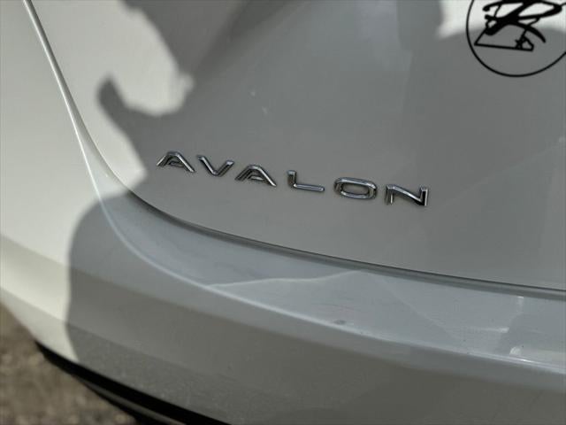 2018 Toyota Avalon Hybrid Limited FWD