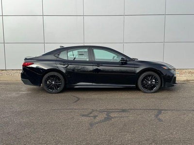 2025 Toyota Camry SE FWD