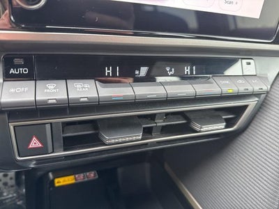 2025 Toyota Camry SE FWD