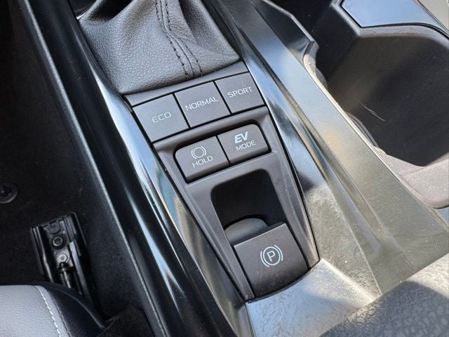2025 Toyota Camry SE FWD